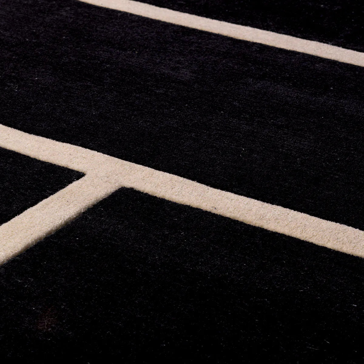 Eichholtz carpet Omar black