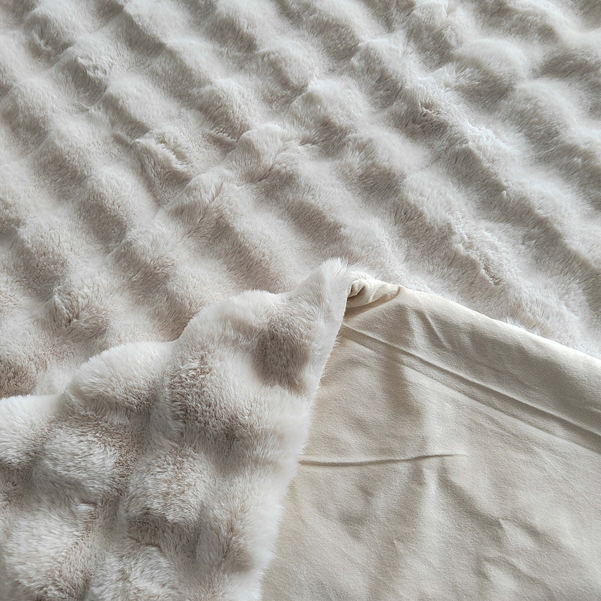 Throw Cosy Fluff cream 150x200