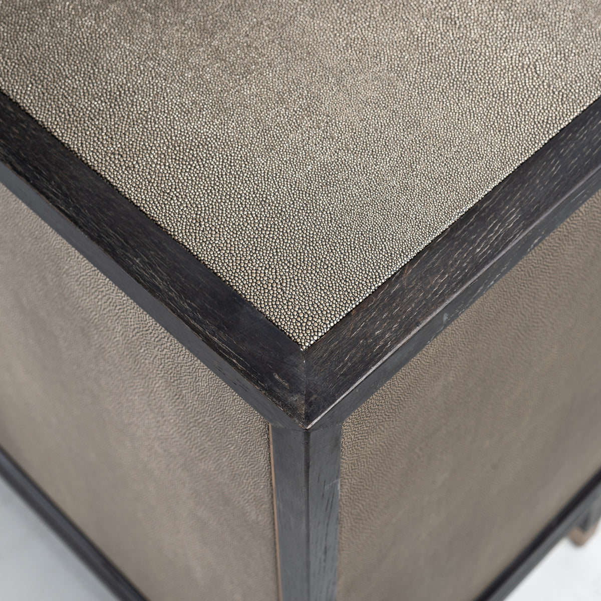 Kommode Bloomville Messing Shagreen 4-türig