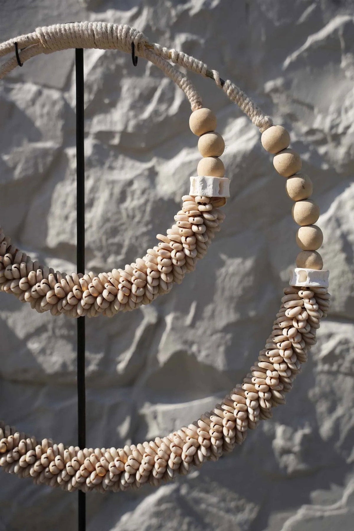 Collier de coquillages double sur pied - Naturel