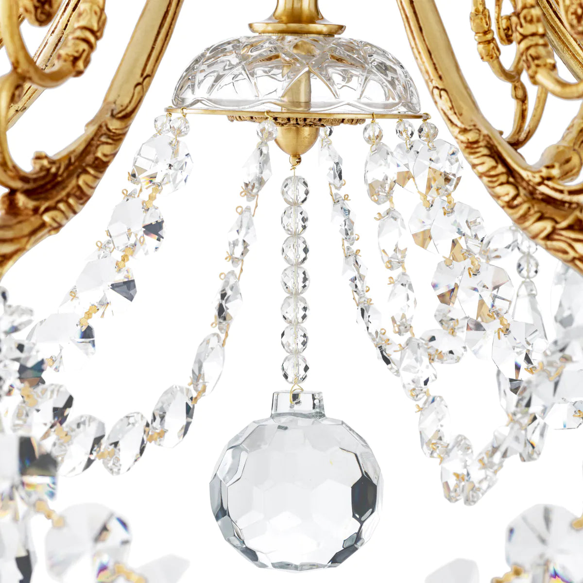 the MET x Eichholtz chandelier Duvaux