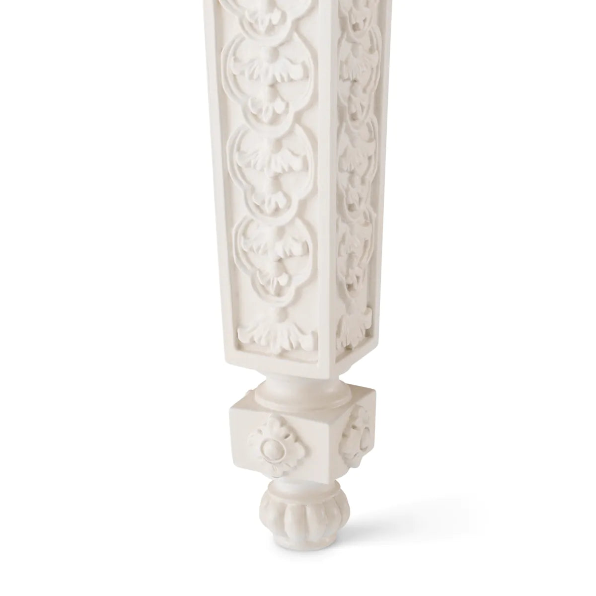 La console MET x Eichholtz Croome Court