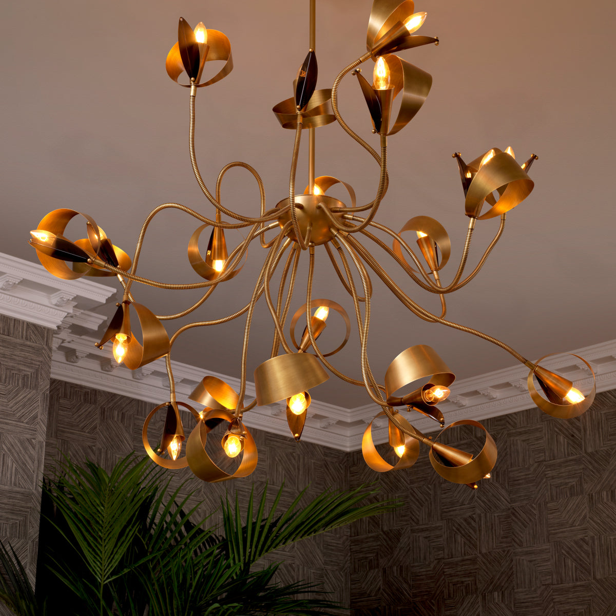 Chandelier Eichholtz Corrientes Antique brass finish