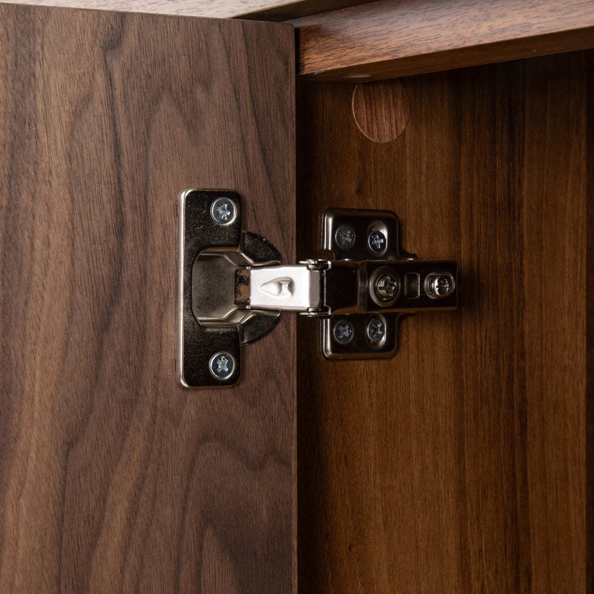 Dressoir Windsor walnut 4-doors