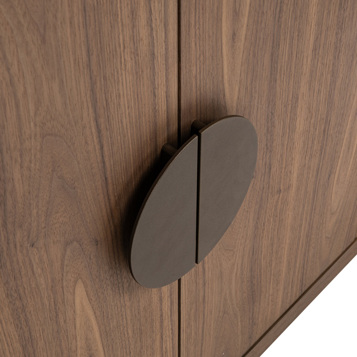 Dressoir Windsor walnut 4-doors