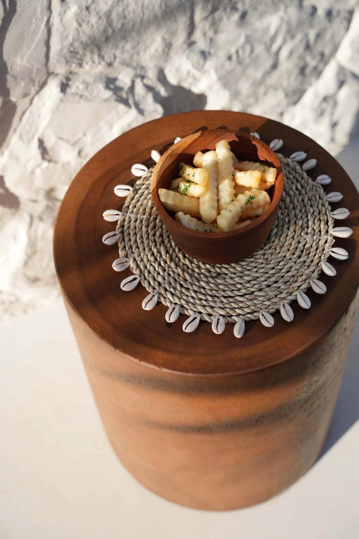 Le dessous-de-plat Raffia Shell
