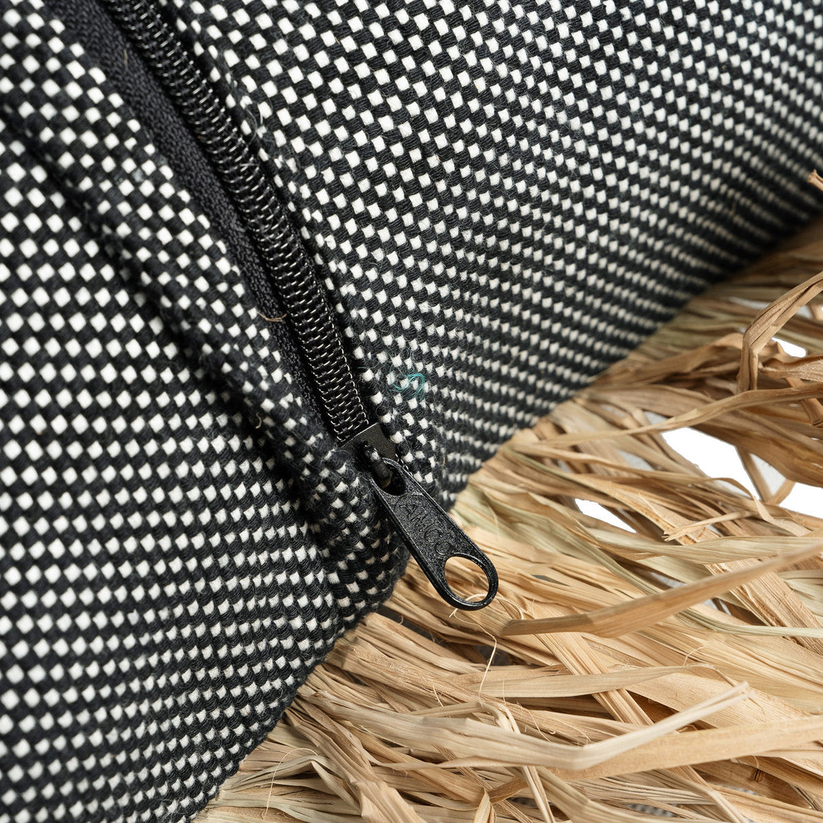 Der Baumwoll-Kissenbezug Cotton Bonita - Natur-Schwarz - 30x50