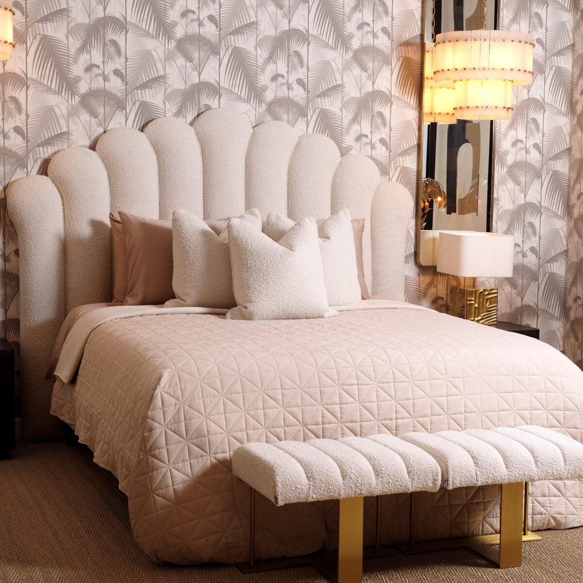 bed hoofdbord eichholtz trapezium bouclé cream